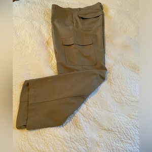 Perry Ellis men’s casual cargo pants size 34 x 30.